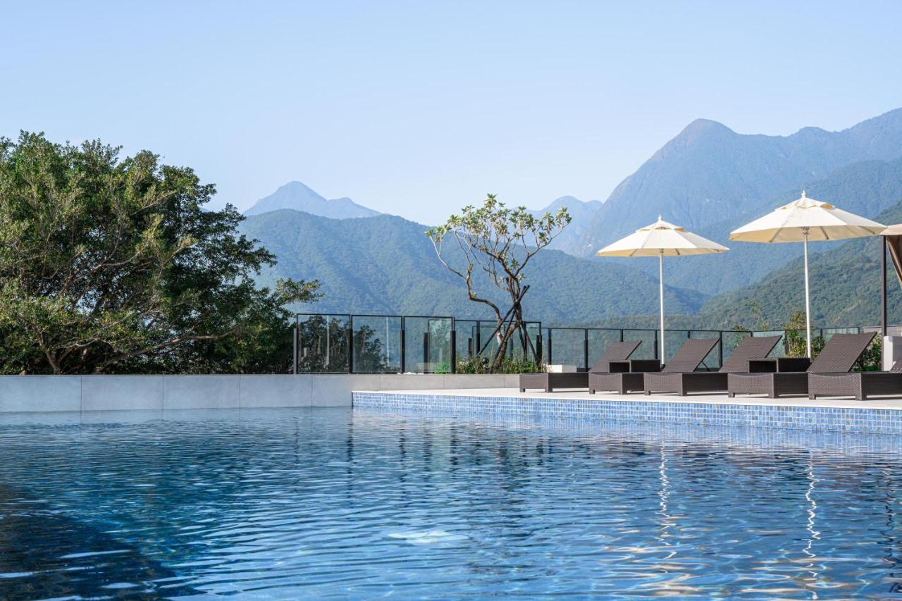 Lakeshore Hotel Hualien Taroko Shunan エクステリア 写真 The swimming pool at the hotel